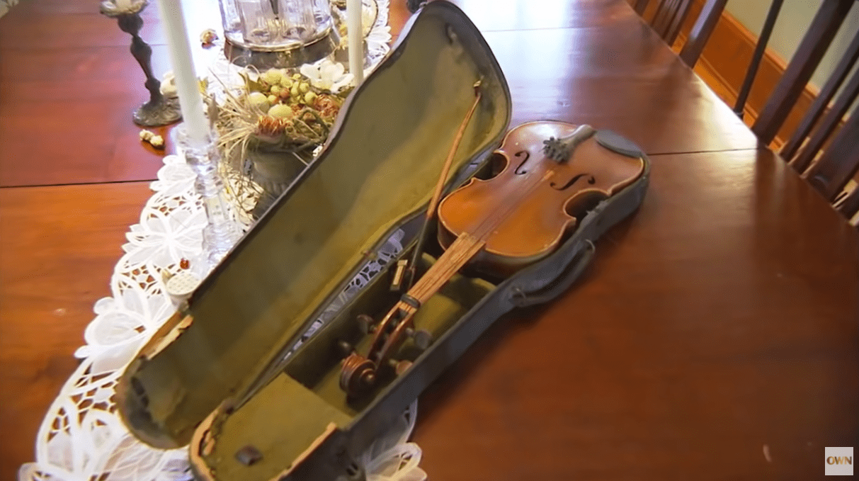 Actor Michael Landon's fiddle in which Melissa Gilbert bought as memorabilia from "Little House on the Prairie." | Source: YouTube/OWN