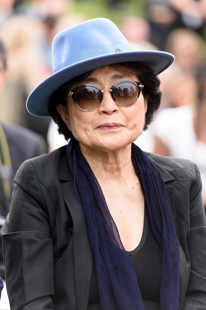 Yoko Ono assiste au projet 120 Skylanding art installation dévoilement à Jackson Park le 17 octobre 2016 à Chicago, Illinois. | ¨Photo : Getty Images