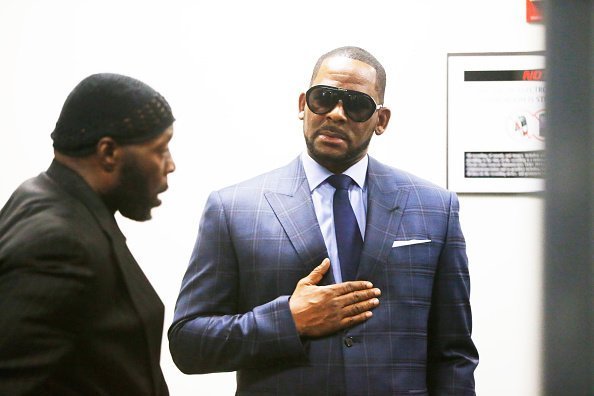 R. Kelly arrives at the Daley Center for his hearing on March 6, 2019 in Chicago, Illinois. Kelly was in court after failing to pay more than $160,000 in child support | Photo: Getty Images