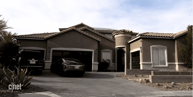 The front of the Scott twins' house in Las Vegas | Source: YouTube/CNET
