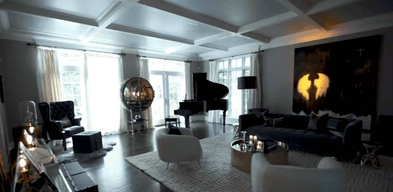 Donnie Wahlberg and Jenny McCarthy's beautiful home | Photo" YouTube/PeopleTV