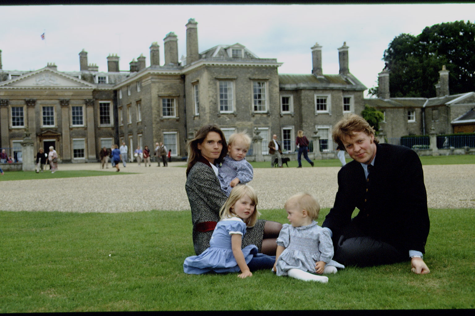 Charles Spencer with his wife Victoria, and their daughters, Kitty, Eliza, and Amelia, at Althorp house, Northamptonshire in 1993 | Source: Getty Images