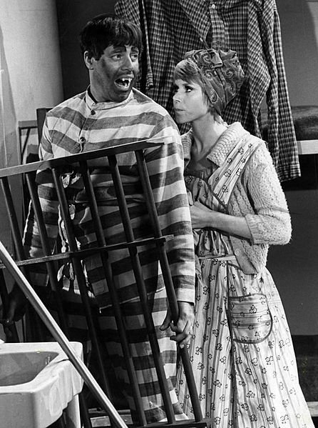 Photo of Jerry Lewis and Judy Carne in a skit from his variety television program "The Jerry Lewis Show." | Source: Wikimedia Commons
