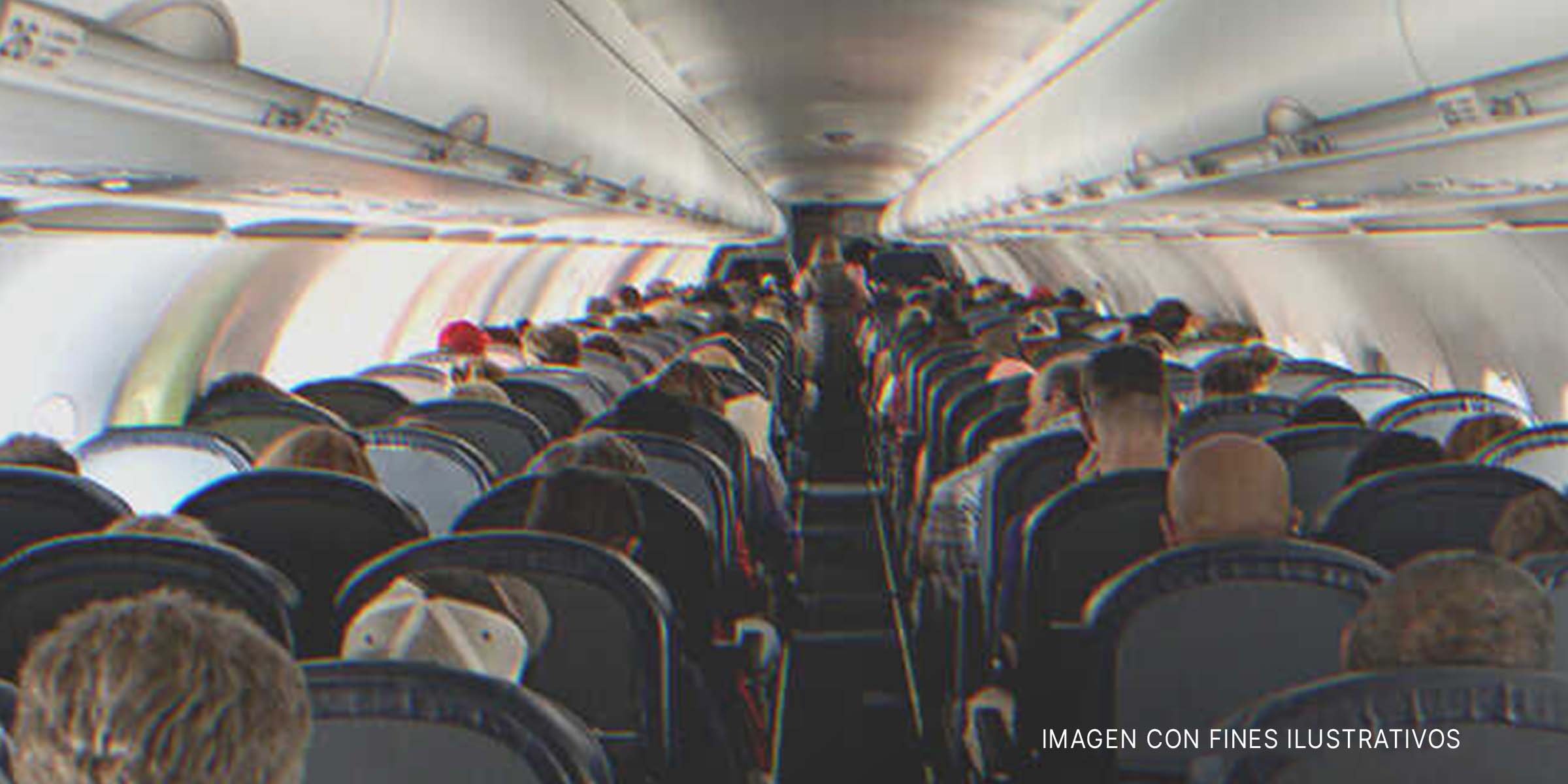 Pasajeros en un vuelo. | Foto: Getty Images