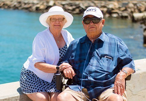 Couple âgé à la plage | Photo : Pixabay