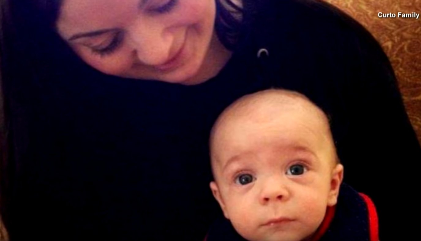 Camre Curto looks down at her young son | Photo: YouTube/ Inside Edition