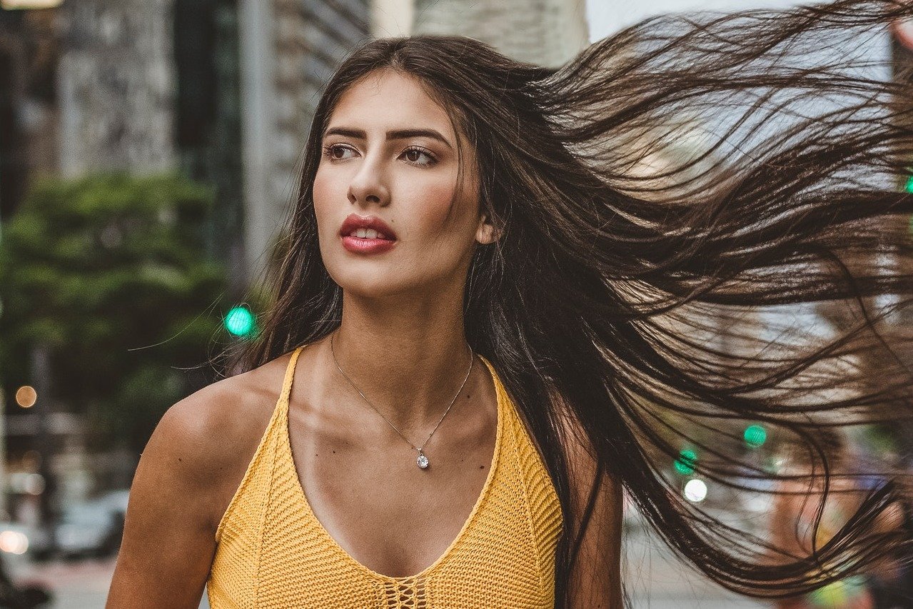 Lucy ran off to find her father. | Source: Pexels