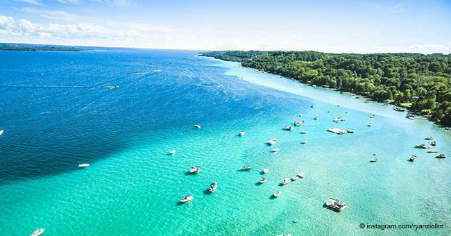 Stunning Lake in Michigan Looks Exactly like the Caribbean Sea 