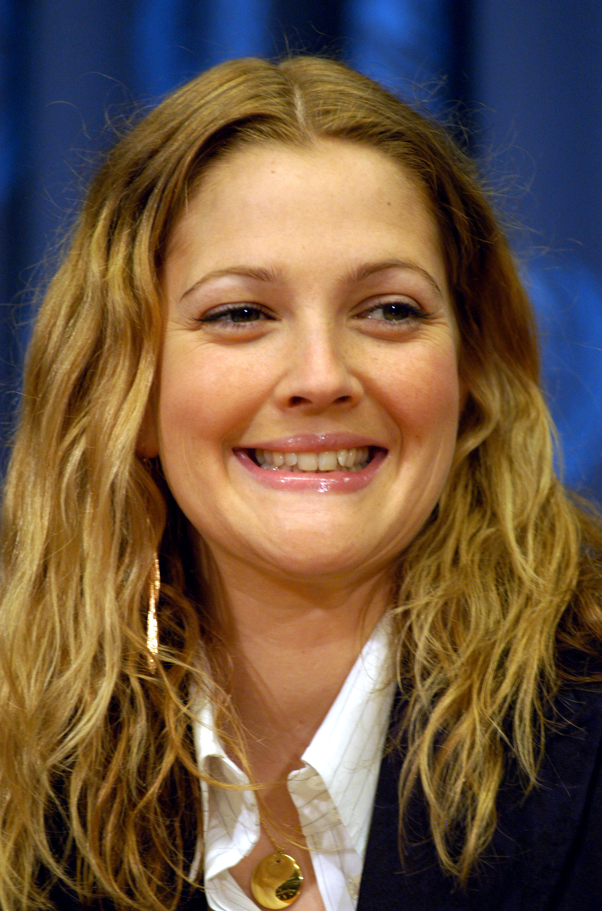 Drew Barrymore on February 5, 2004. | Source: Getty Images