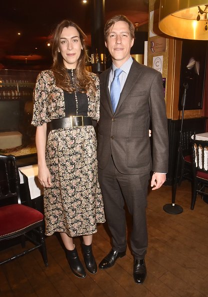 Scarlett-Lauren Sirgue und Prinz Louis von Luxemburg besuchen das "Children For Peace"-Auktionsgala-Dinner im Le Grand Bistro de Breteuil am 11. März 2020 in Paris | Quelle: Getty Images