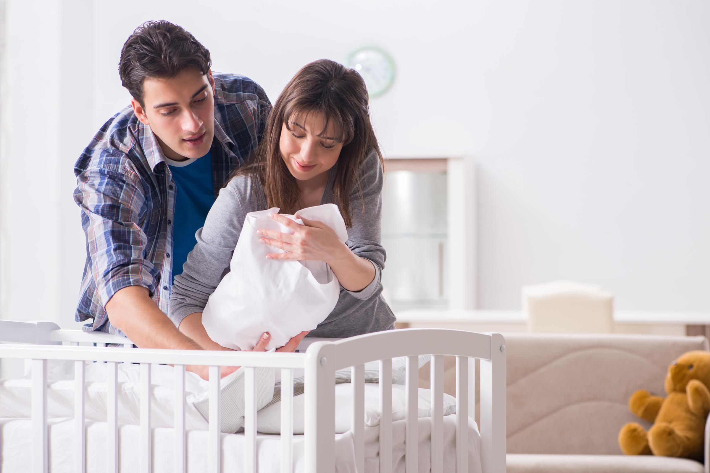 New parents enjoying alone time with their baby | Source: Shutterstock