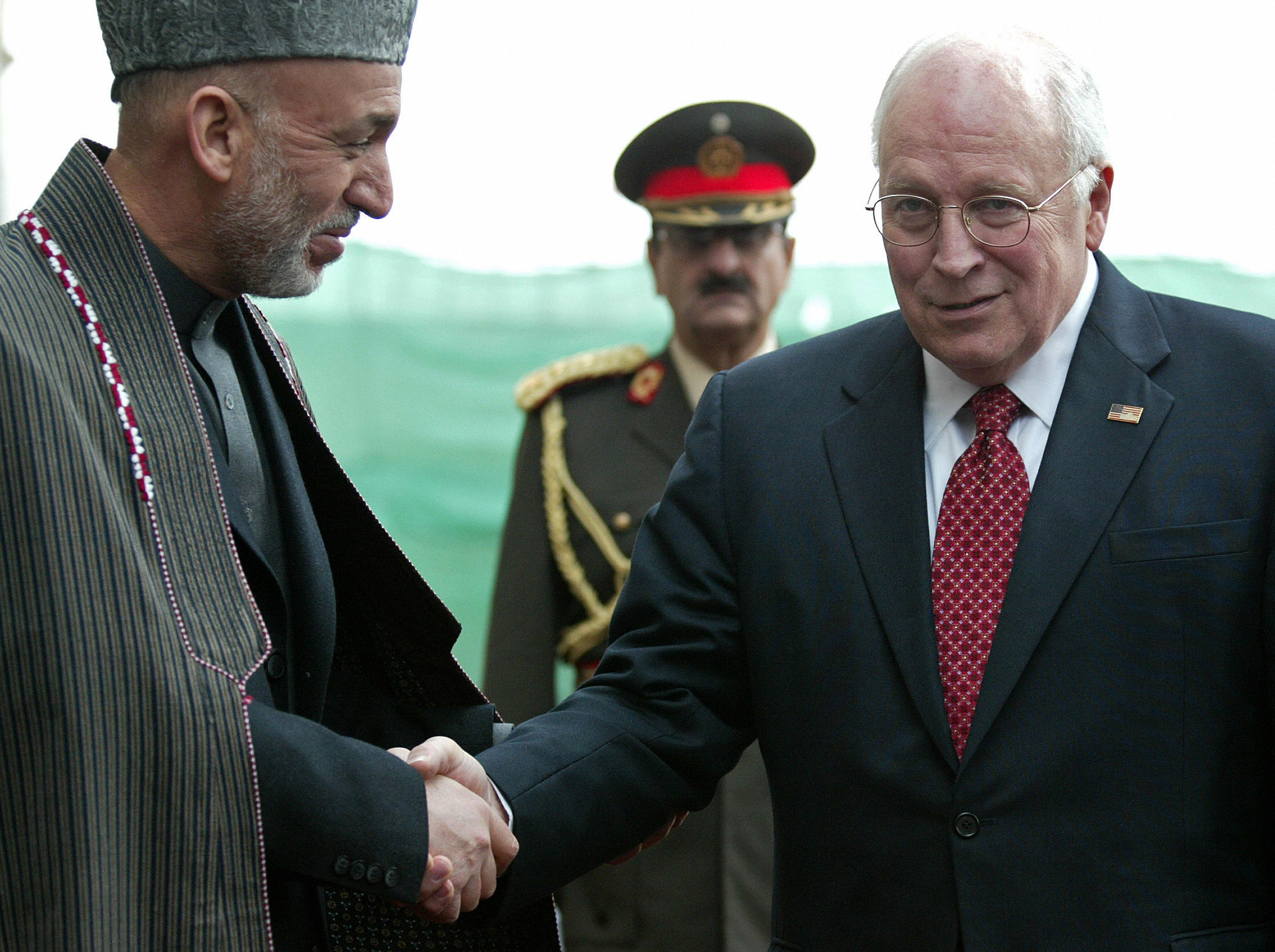 Afghan President Hamid Karzai meets US Vice President Dick Cheney at the Presidential Palace in Kabul on February 27, 2007 | Source: Getty Images