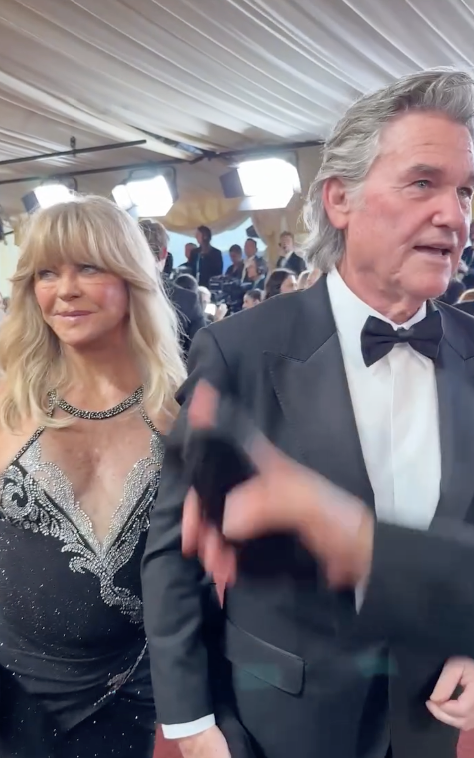 Goldie Hawn and Kurt Russell move through the crowd together, with Russell in a classic tuxedo as the longtime couple makes their way along the red carpet. | Source: Instagram/enews