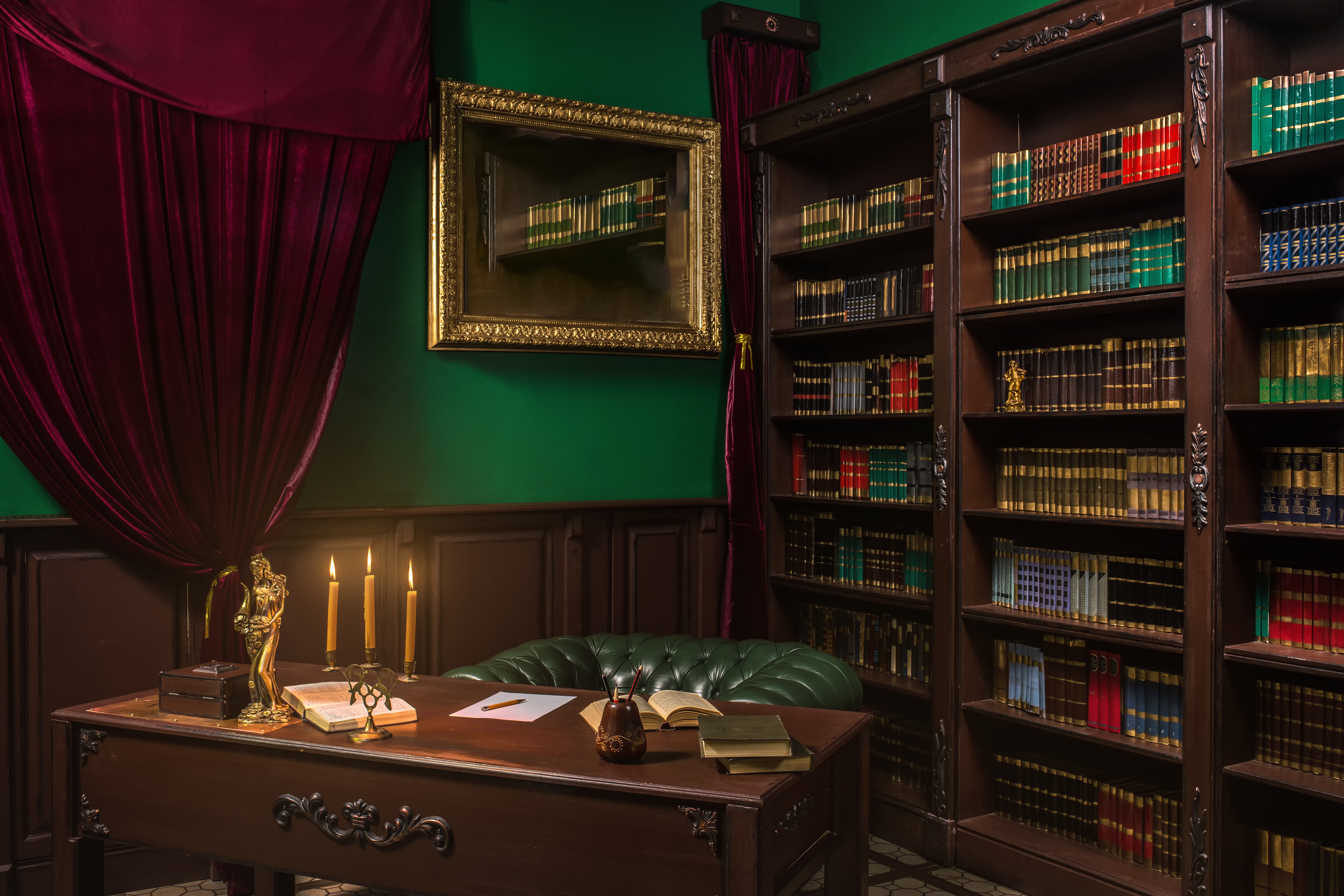 Library interior | Source: Shutterstock