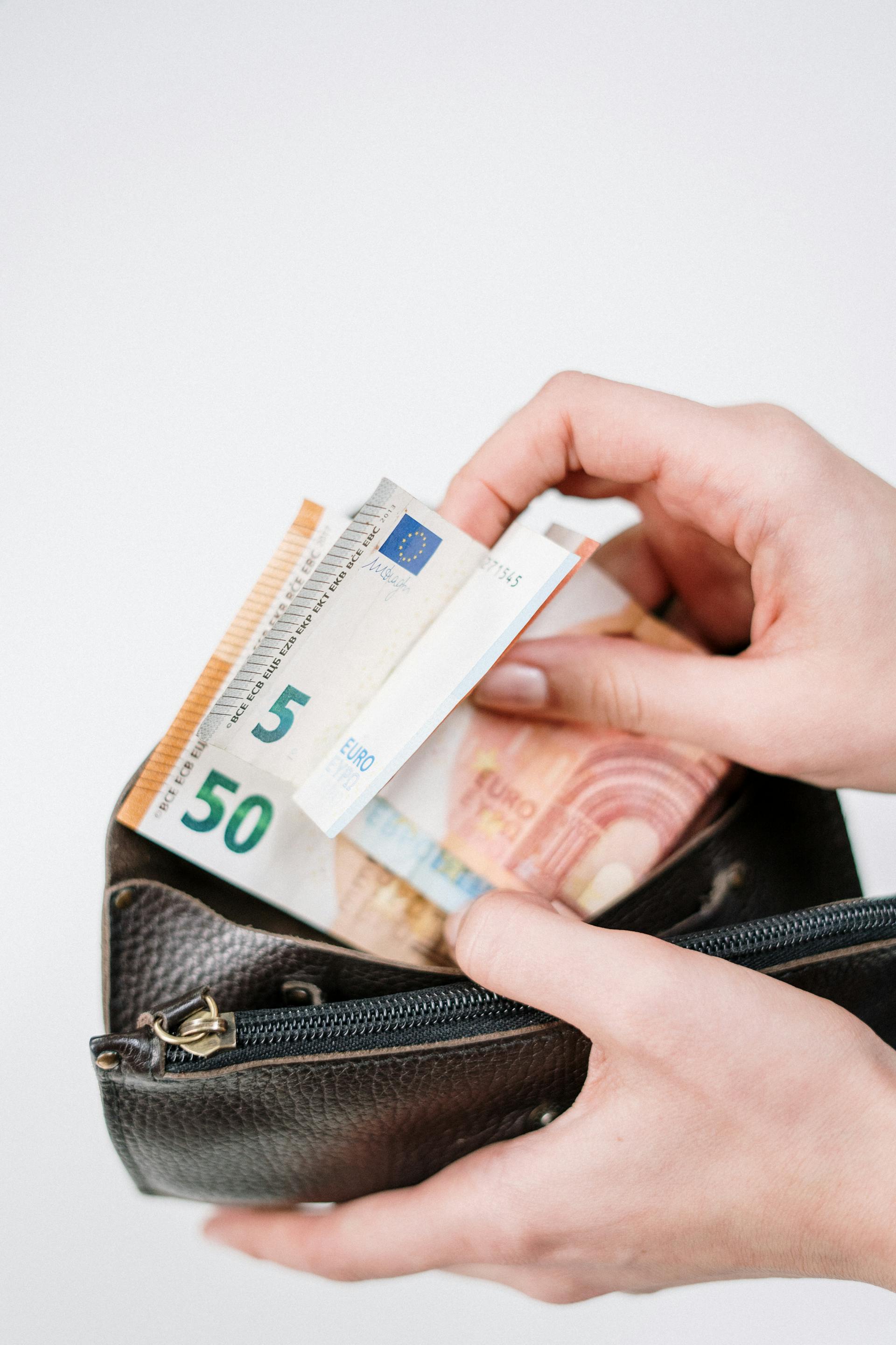A person handling their wallet | Source: Pexels