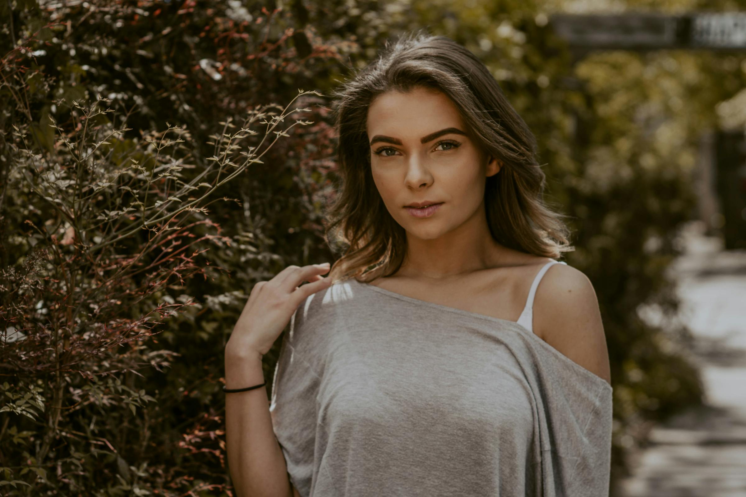 A woman with a serious expression | Source: Pexels