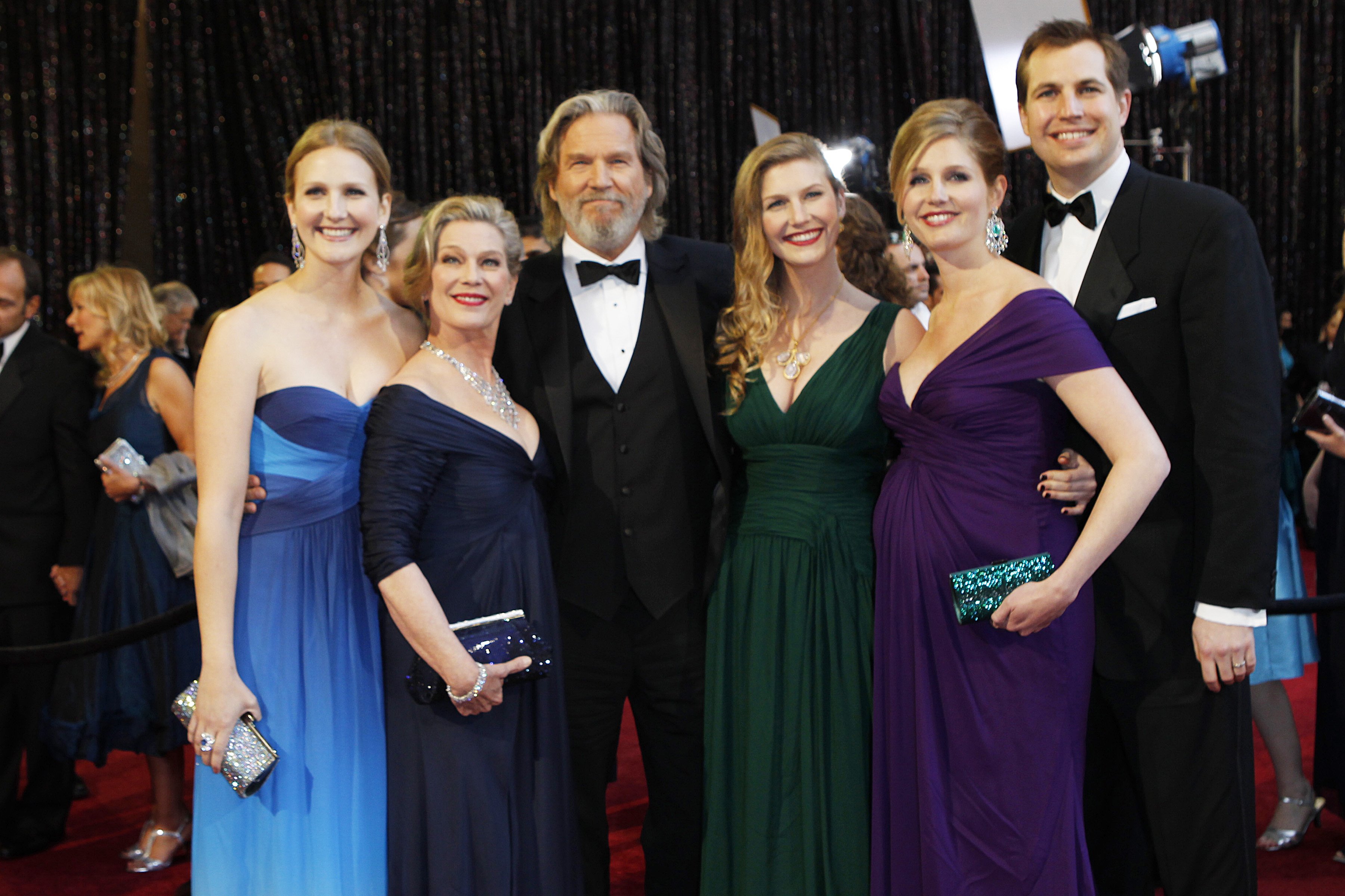 Jeff Bridges, Susan Geston, Isabelle Bridges, Jessica Bridges, Haley Bridges, and a guest at the 83rd annual Academy Awards on February 27, 2011 | Source: Getty Images