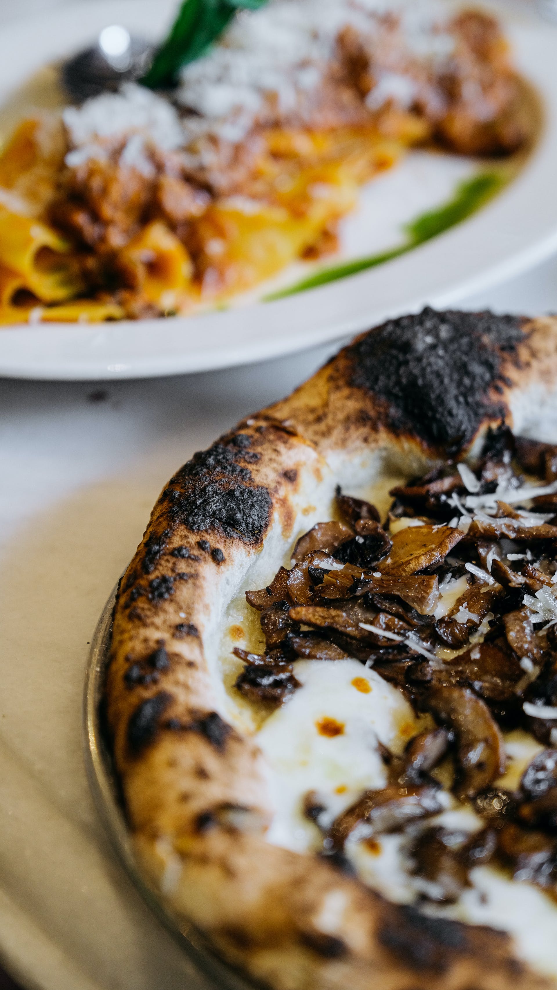 A pizza with burnt edges | Source: Pexels