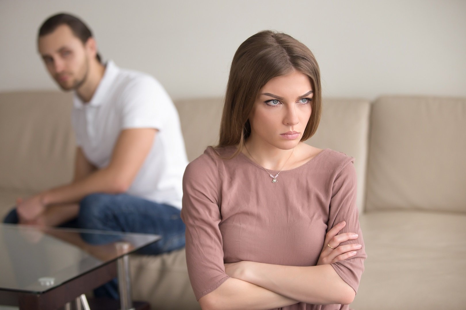 Mujer frustrada en silencio || Fuente: Shutterstock Mujer frustrada en silencio || Fuente: Shutterstock