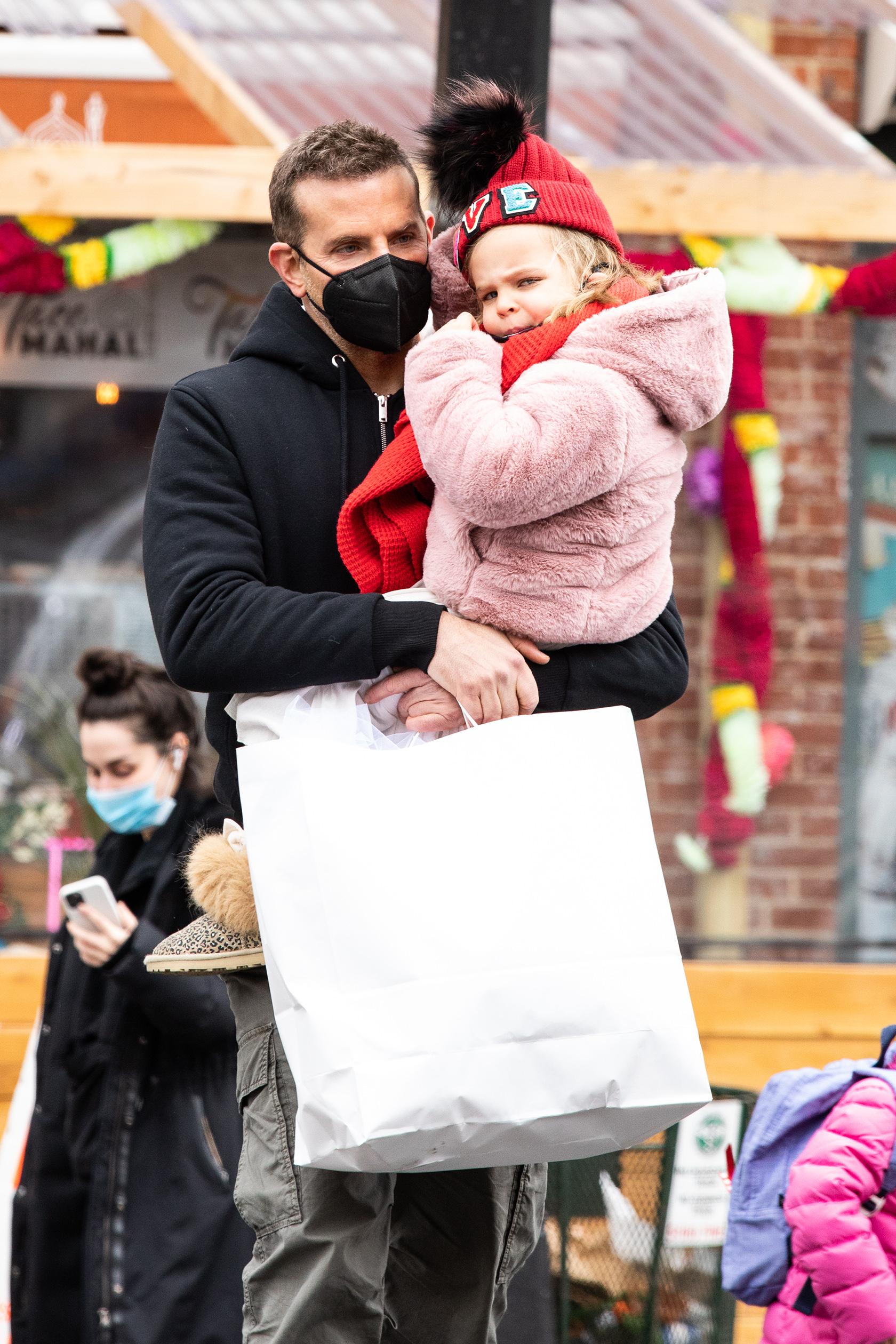 Bradley Cooper seen with his daughter, Lea, on March 17, 2021, in New York City, New York | Source: Getty Images