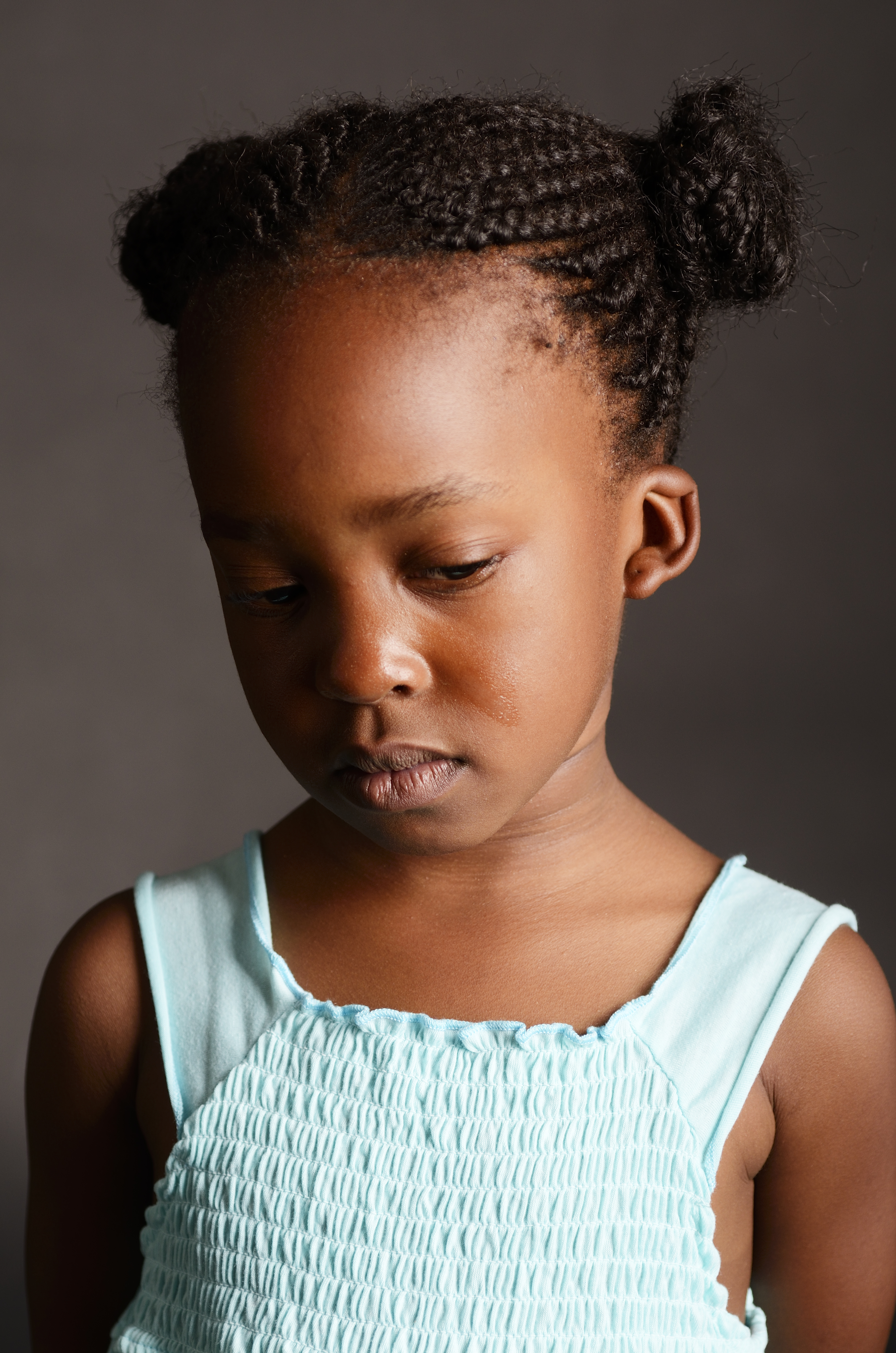 Sad African little girl | Source: Shutterstock