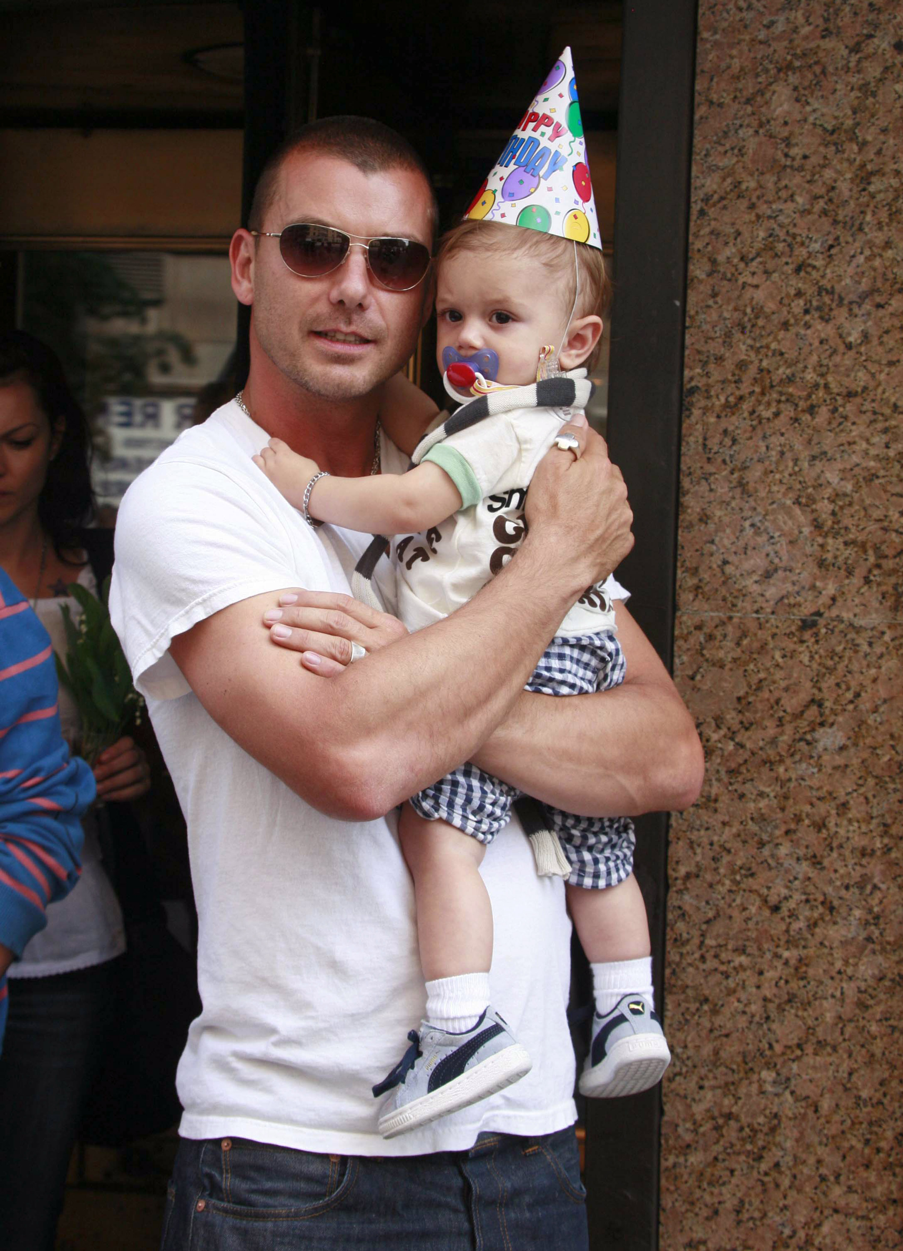 Gavin Rossdale and son Kingston during his first birthday celebration on May 26, 2007 in New York City | Source: Getty Images