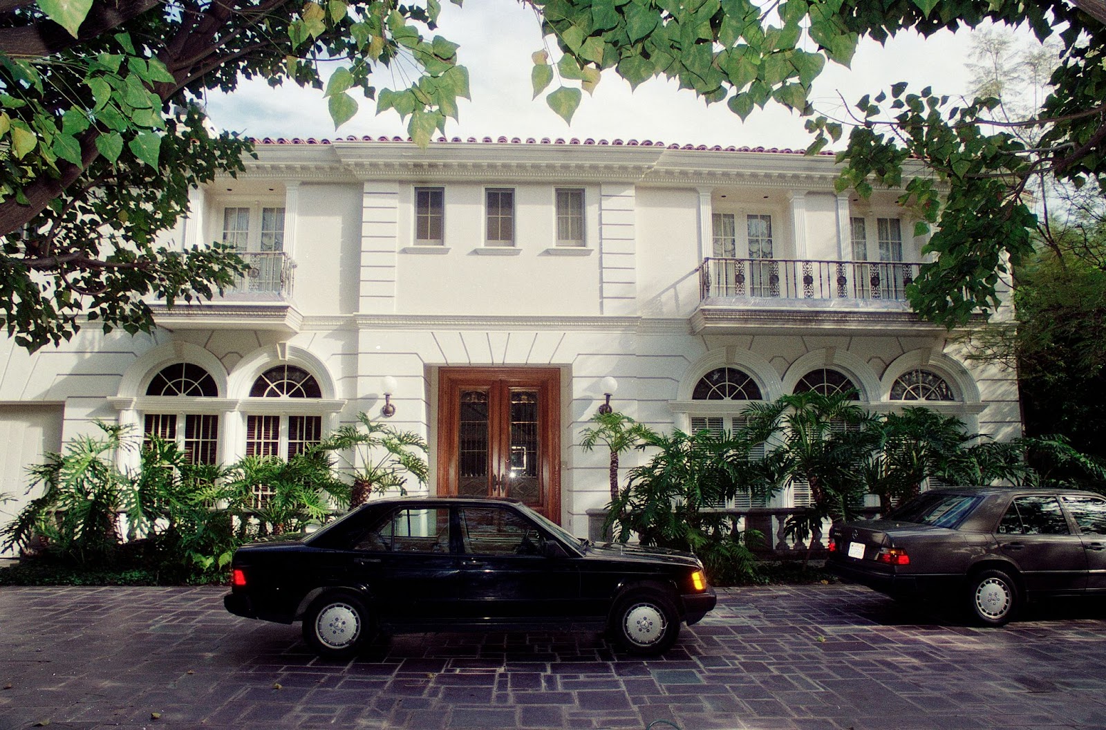 The home where José and Kitty Menendez were killed by their two sons, Lyle and Erik Menendez. | Source: Getty Images