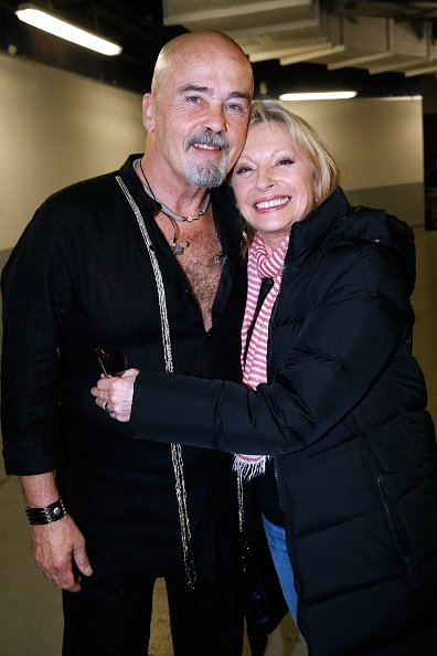 Olivier Constantin et la chanteuse Véronique Sanson à AccorHotels Arena Bercy: Jour 4 le 11 mai 2016 à Paris. | Photo : Getty Images