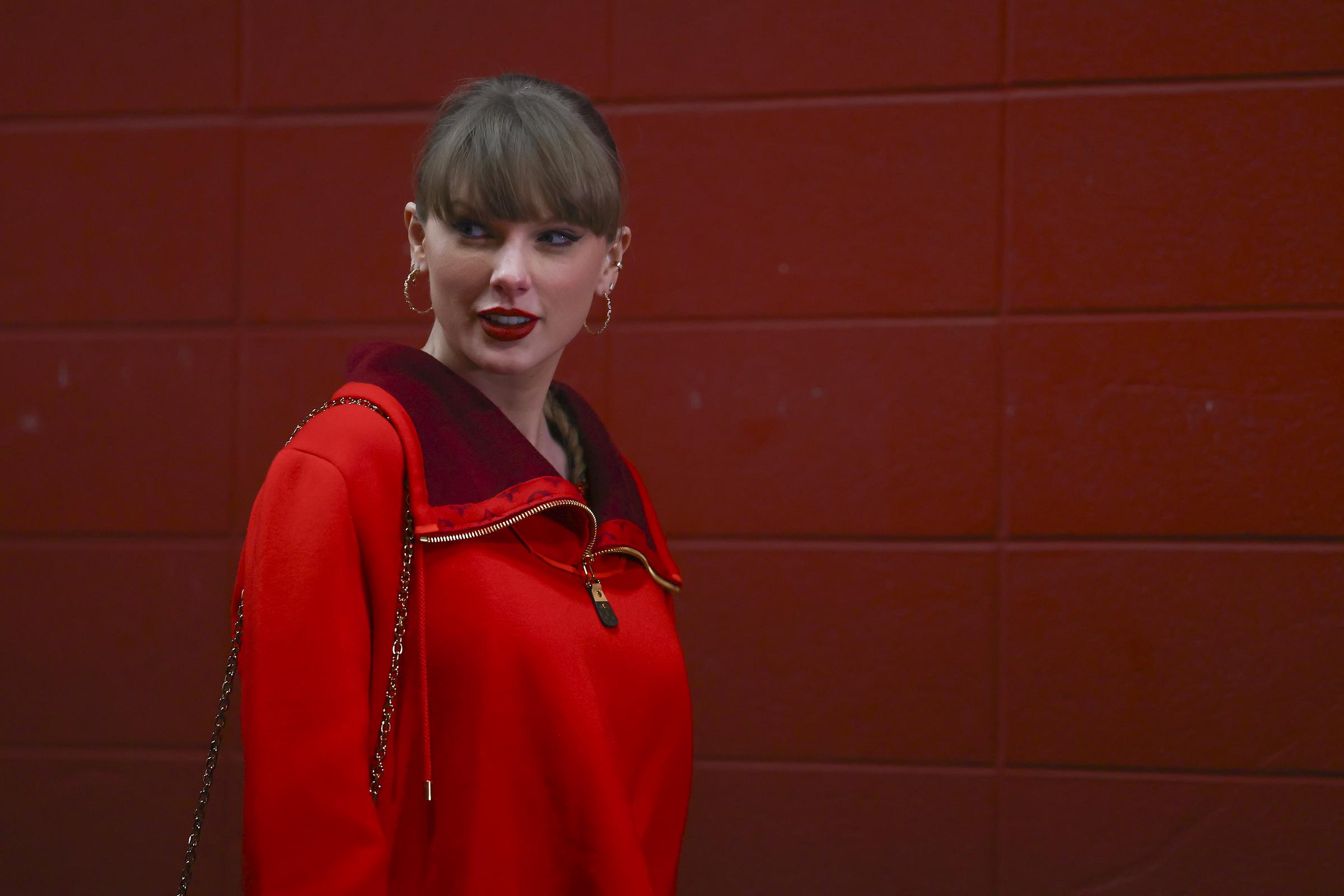 Taylor Swift arriving for the Las Vegas Raiders vs Kansas City Chiefs game at Arrowhead Stadium in Kansas City, Missouri on November 29, 2024 | Source: Getty Images