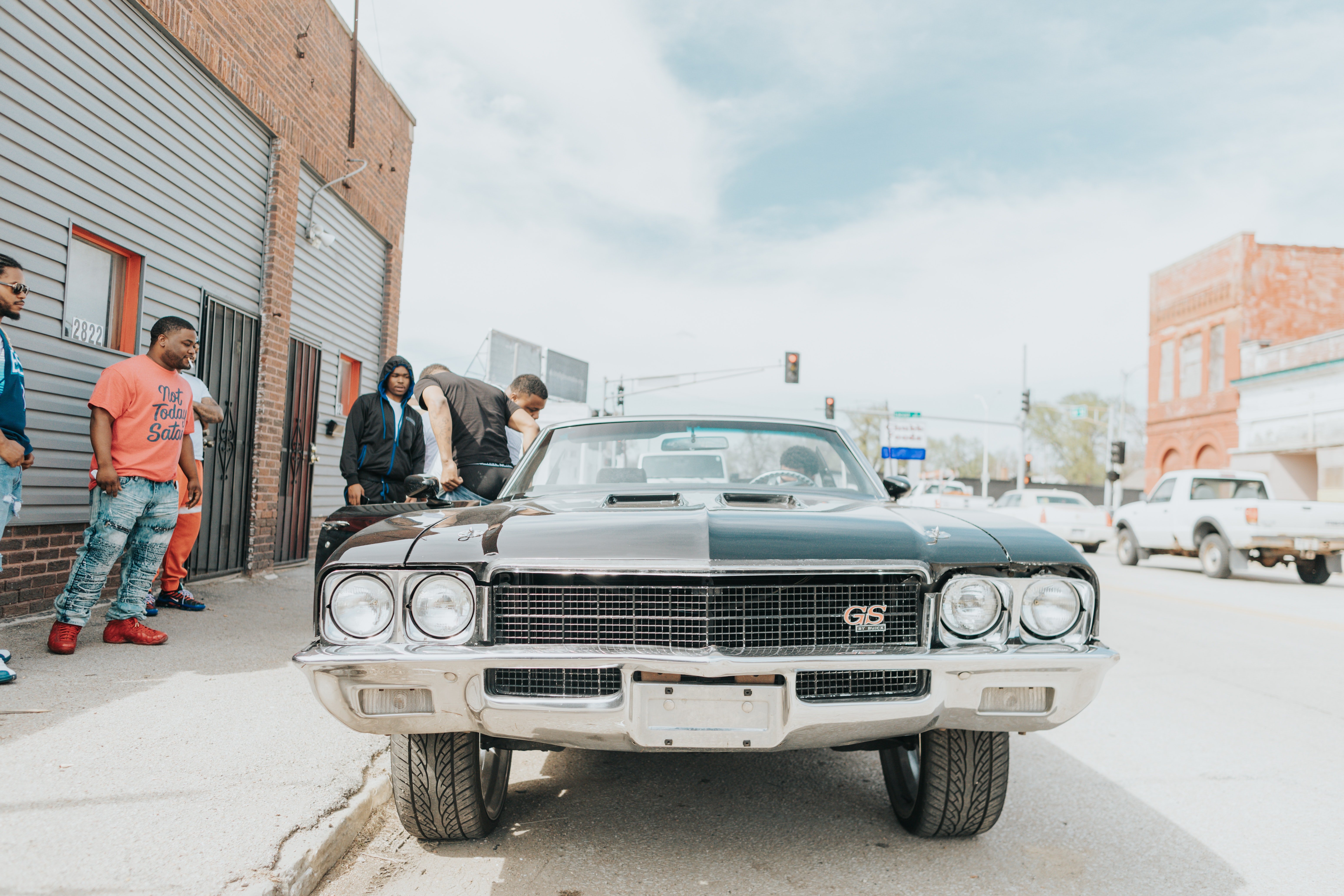Ben approached the group again the following day, this time without his dog in tow. | Source: Pexels