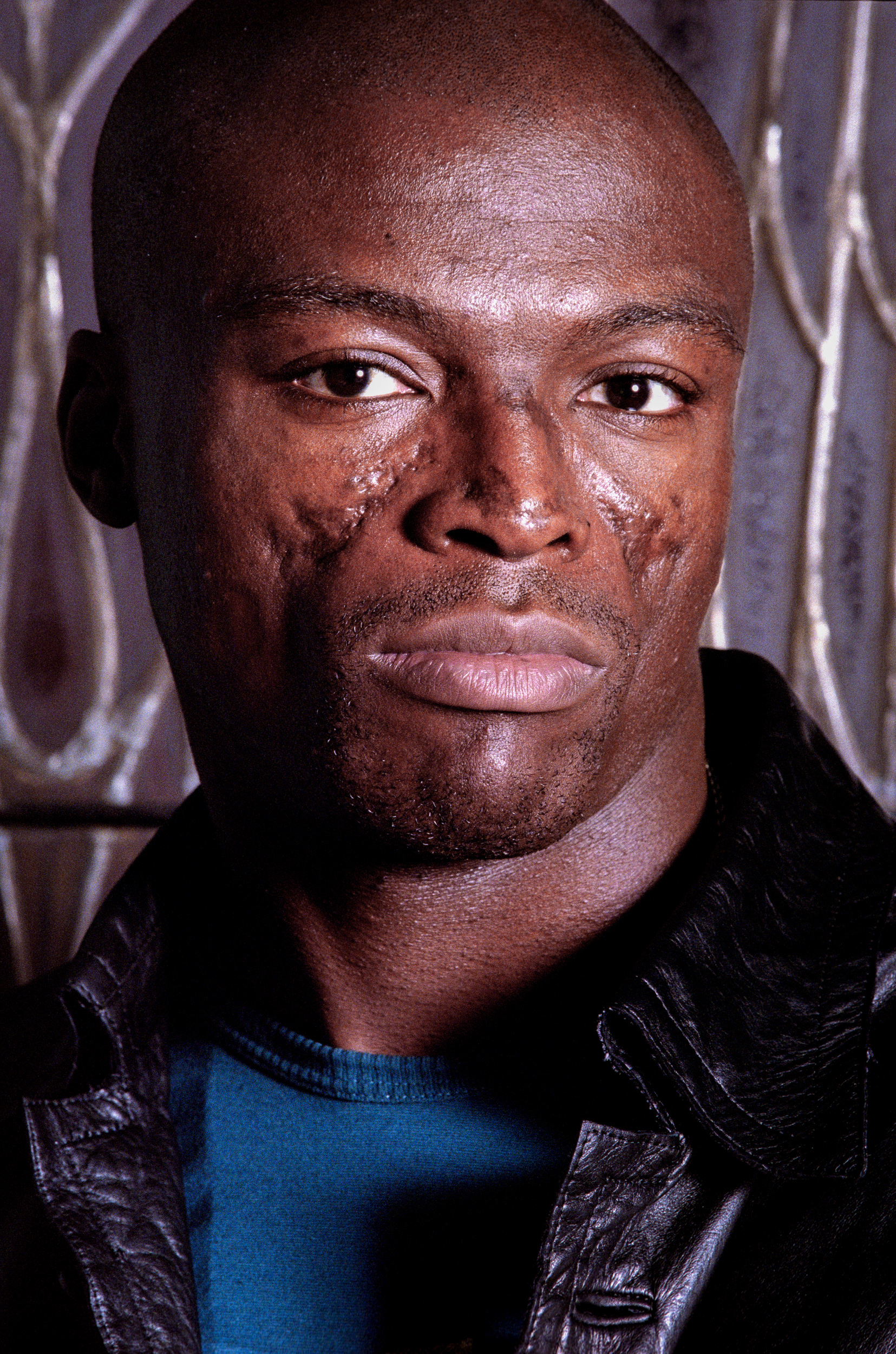 A portrait of Seal on November 16, 1998, in Amsterdam, Netherlands. | Source: Getty Images