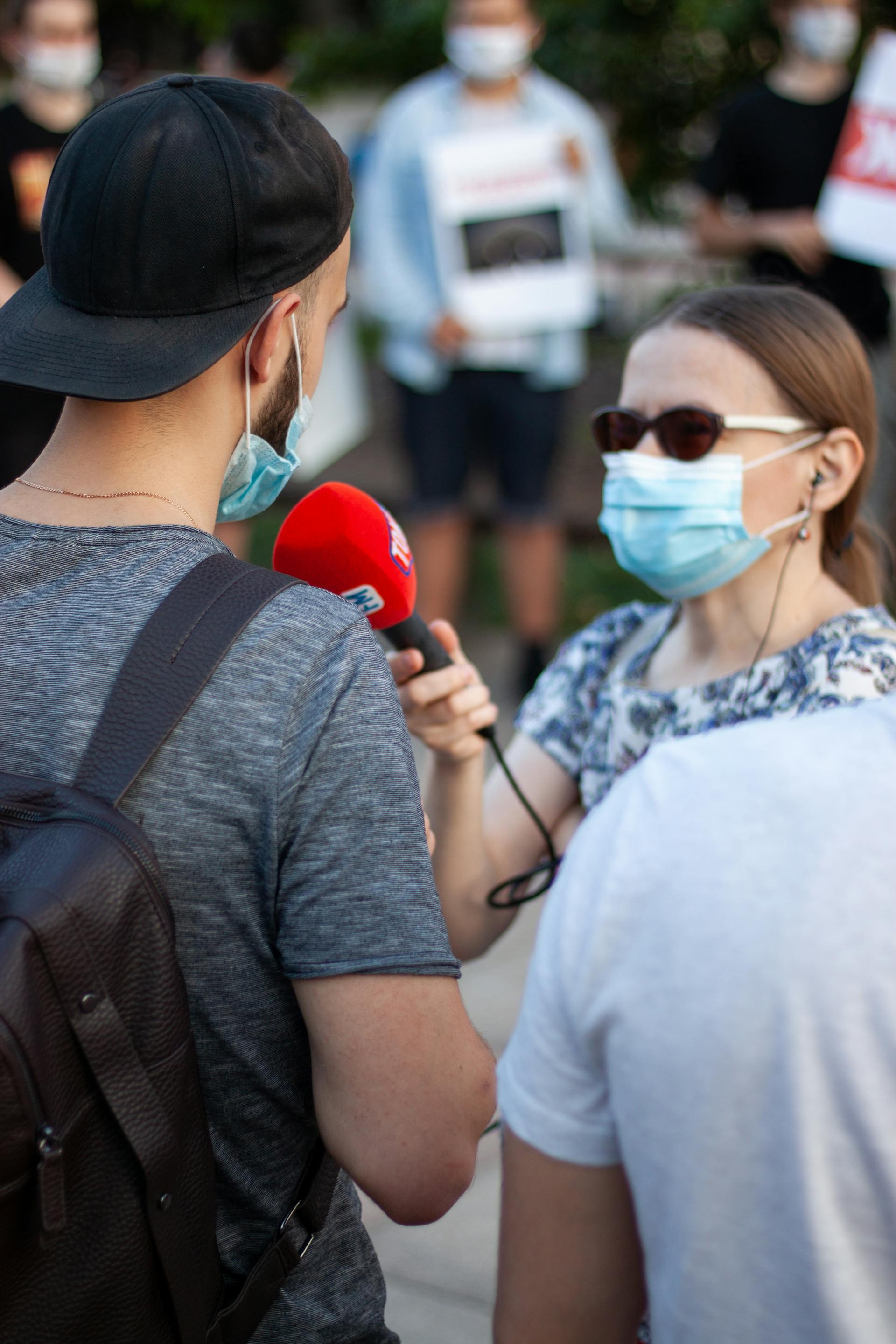 A person doing a street interview | Source: Pexels