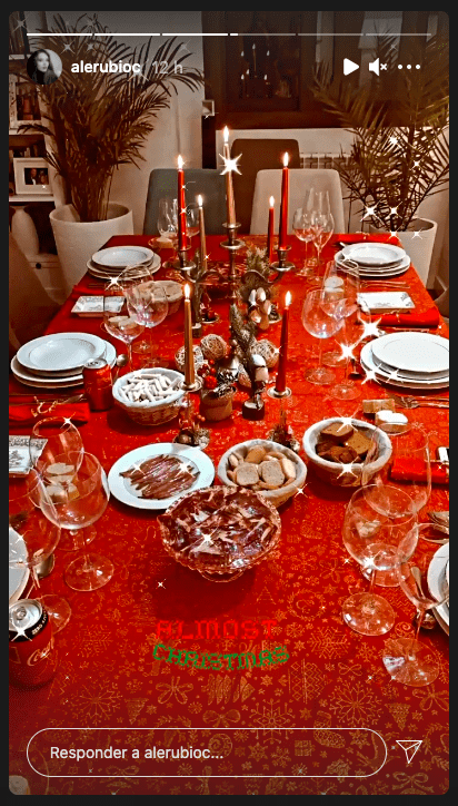 La mesa navideña de la familia Campos. | Foto: Instagram.com/alerubioc