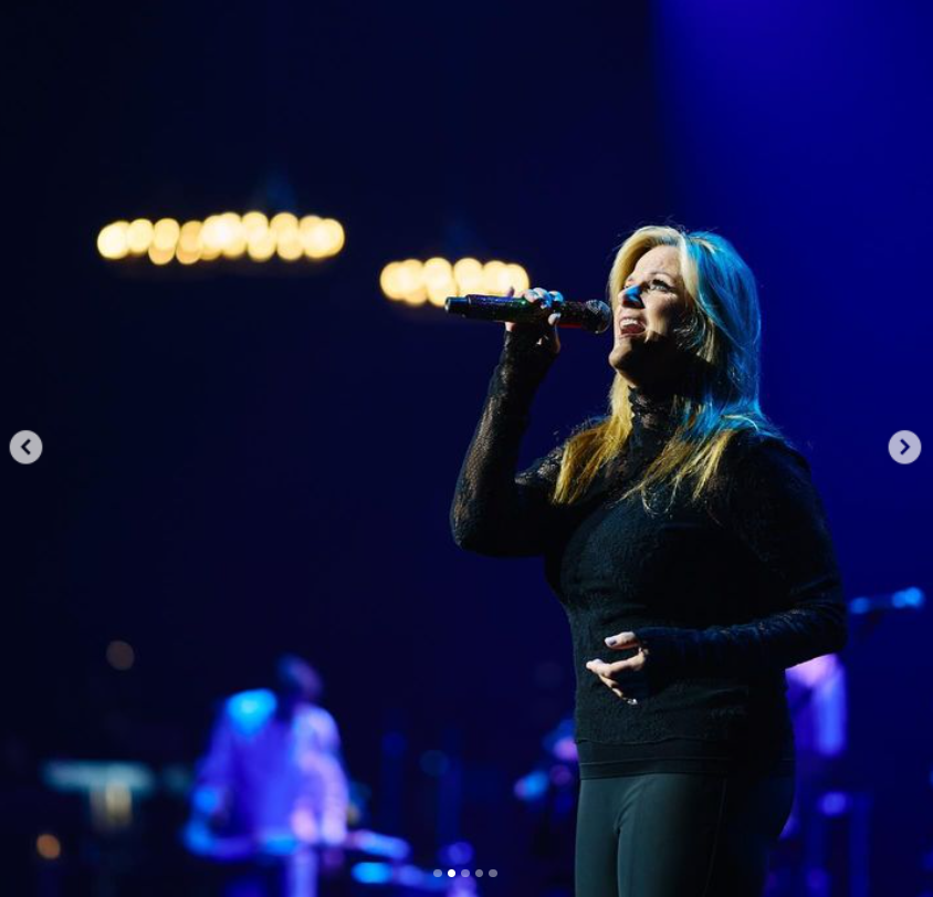 Trisha Yearwood belts out a song at a recent concert in Las Vegas in July 2024. | Source: Instagram.com/trishayearwood