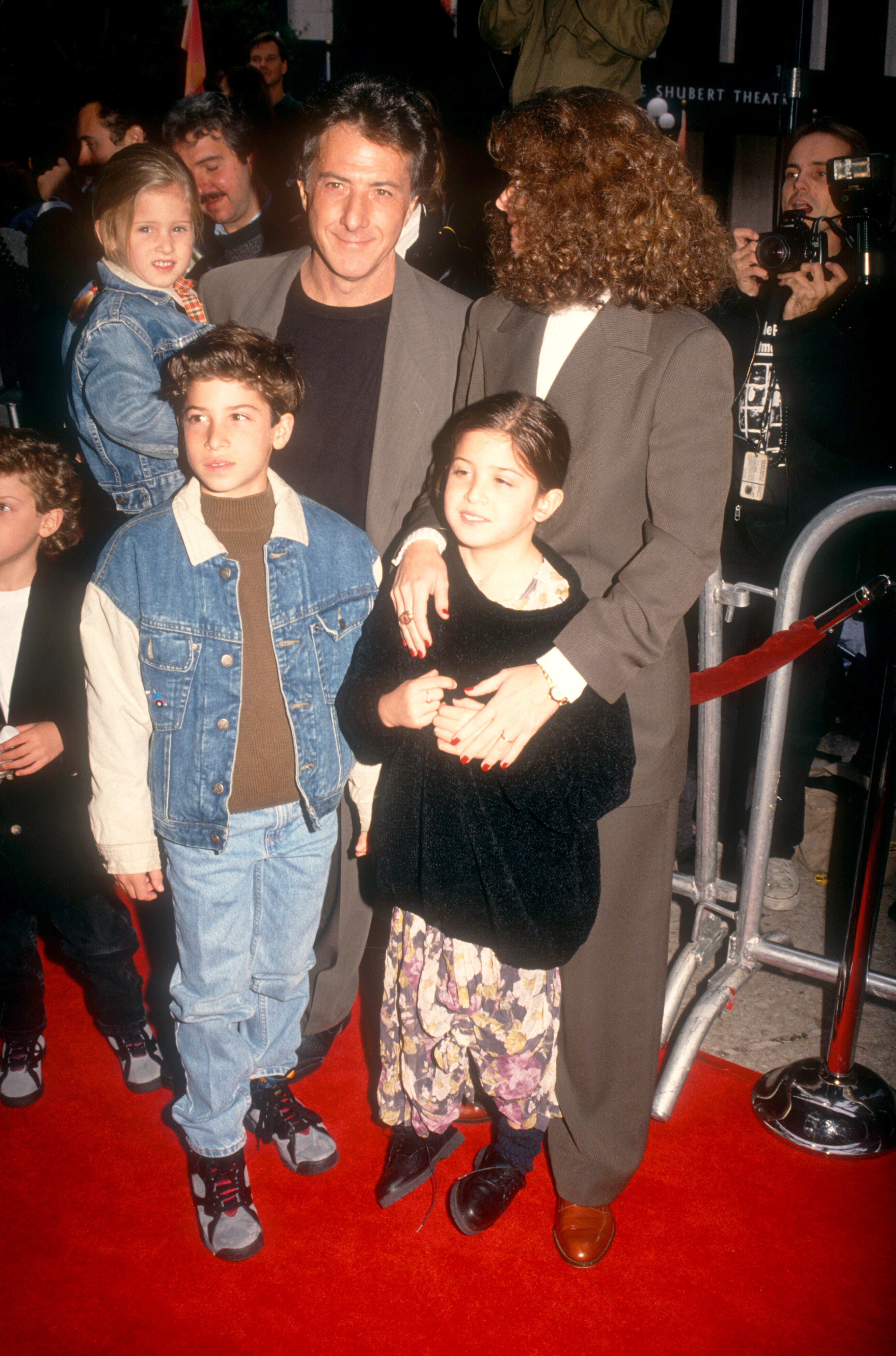The actor, the woman, and their children at the "Hook" premiere in Century City, California on December 8, 1991. | Source: Getty Images
