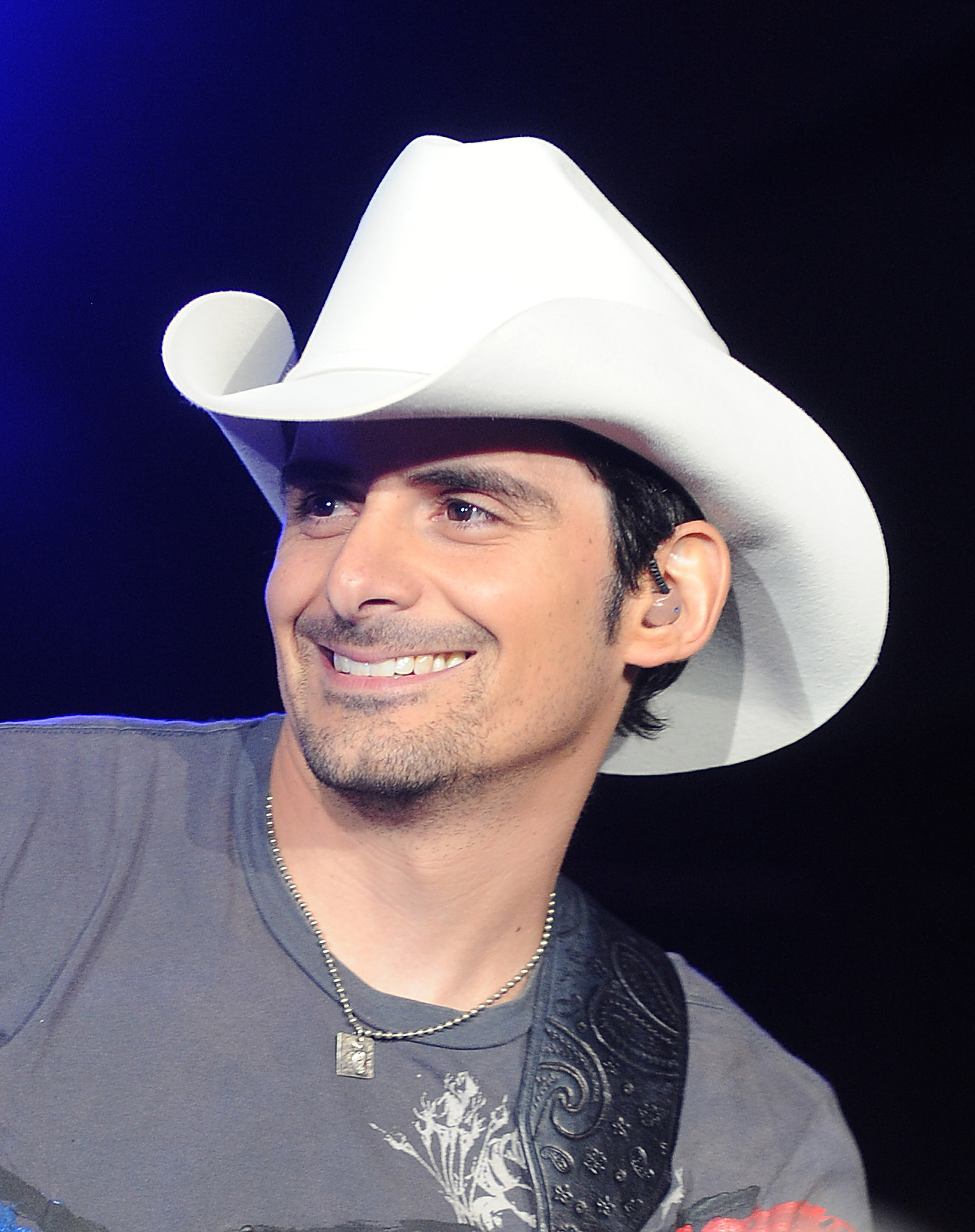 Country Music Superstar Guitarist and Vocalist Brad Paisley performs at Shoreline Amphitheatre on September 25, 2009 in Mountain View, California. | Source: Getty Images