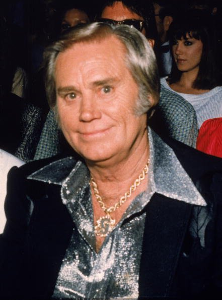 Portrait of George Jones seated at an unidentified event in late 1980s. | Photo: Getty Images