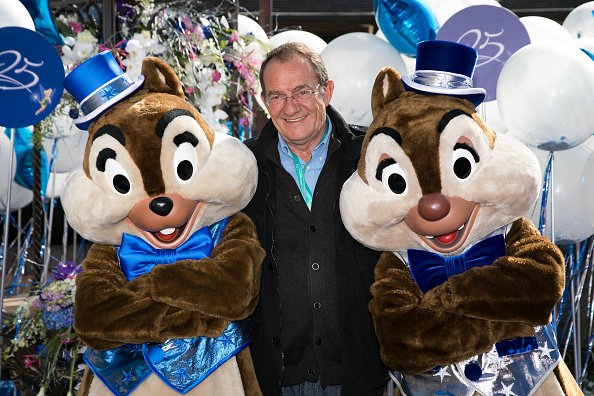 Jean-Pierre Pernaut assiste au 25e anniversaire de Disneyland Paris à Paris, France. |Photo : Getty Images