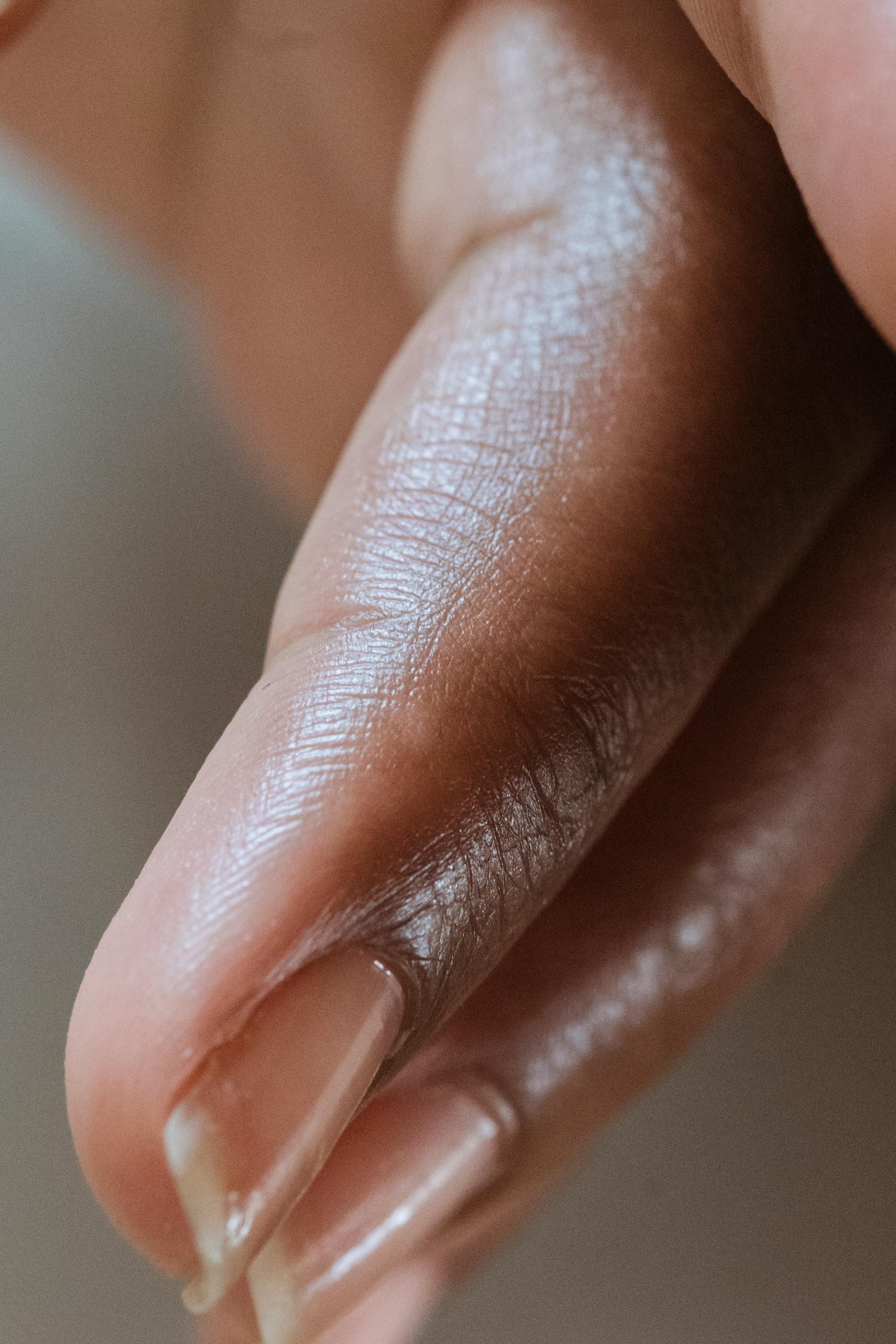 Close up of a womans fingernails | Source: Pexels