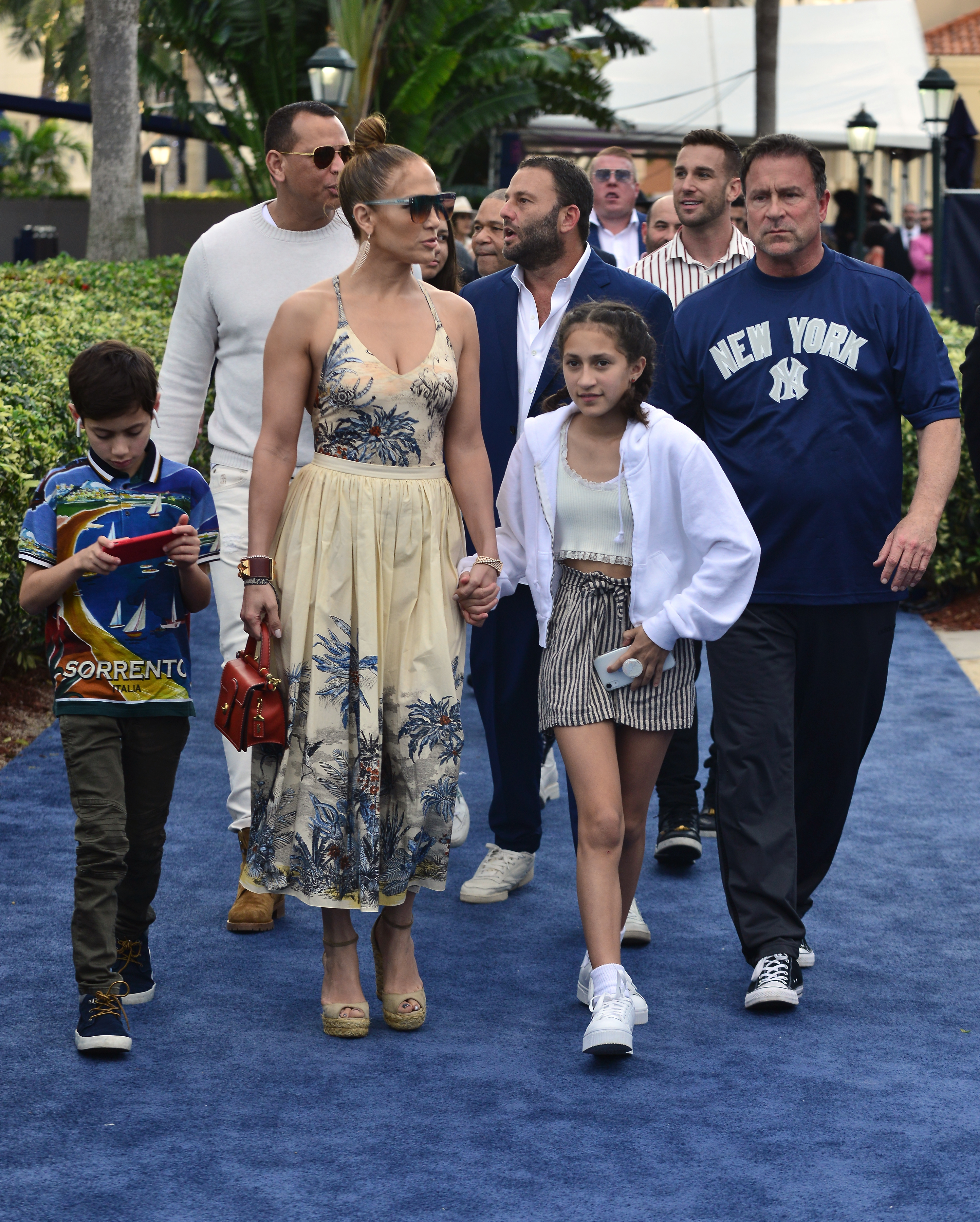 Alex Rodriguez and Jennifer Lopez with Emme Maribel Muñiz and Maximilian David Muñiz on January 25, 2020 in Hallandale Beach, Florida | Source: Getty Images