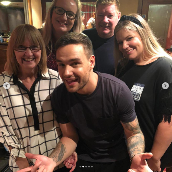 Liam Payne sharing a heartwarming moment with his family posted on December 11, 2019 | Source: Instagram.com/np2788