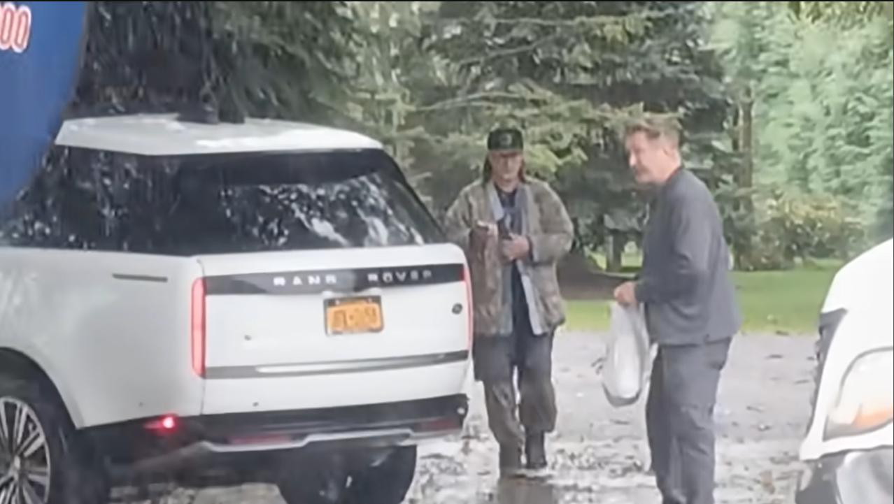 Stephen and Alec Baldwin hover near the scene of the crash, from a video dated October 14, 2025 | Source: YouTube/@nypost