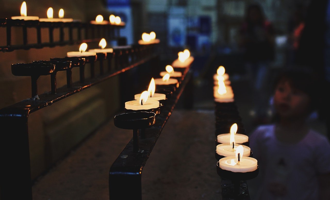 Candles in church. | Source: Pexels