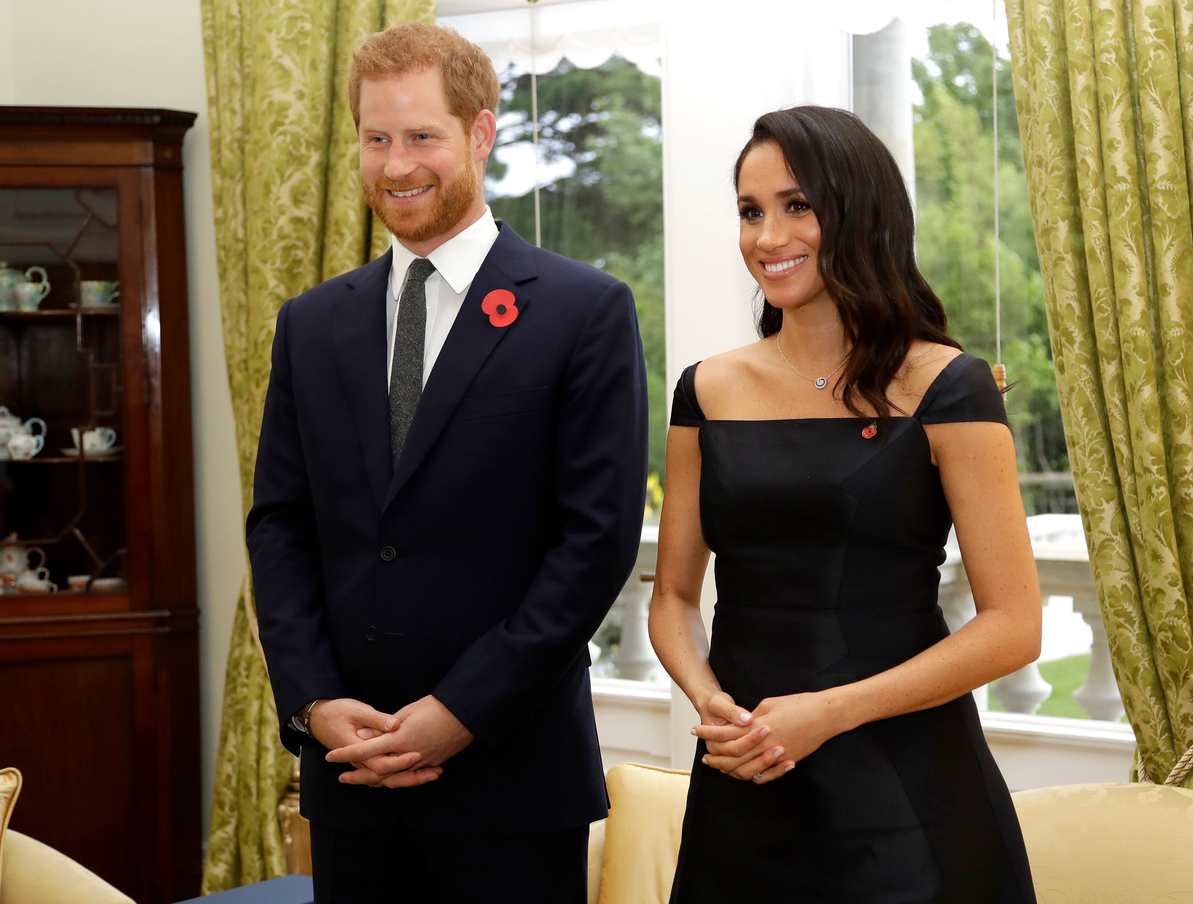 Prince Harry and Duchess Meghan wait to meet New Zealand Prime Minister Jacinda Ardern on October 28, 2018, in Wellington, New Zealand | Photo: Kirsty Wigglesworth - Pool /Getty Images