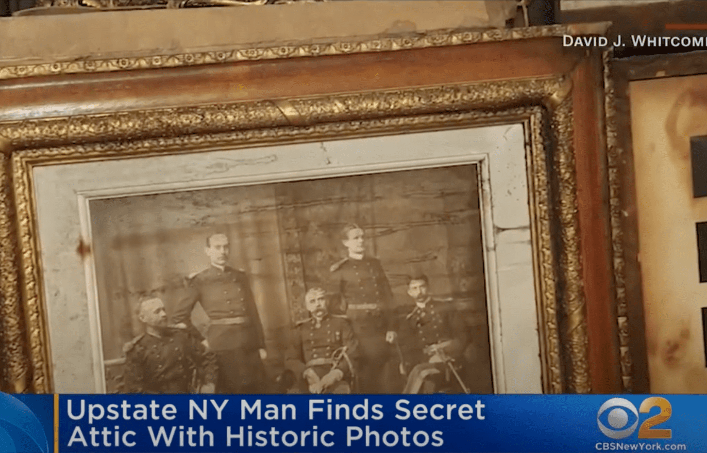 A man found century-old hidden treasures in a hidden attic including golden frames | Photo: Youtube/CBS New York