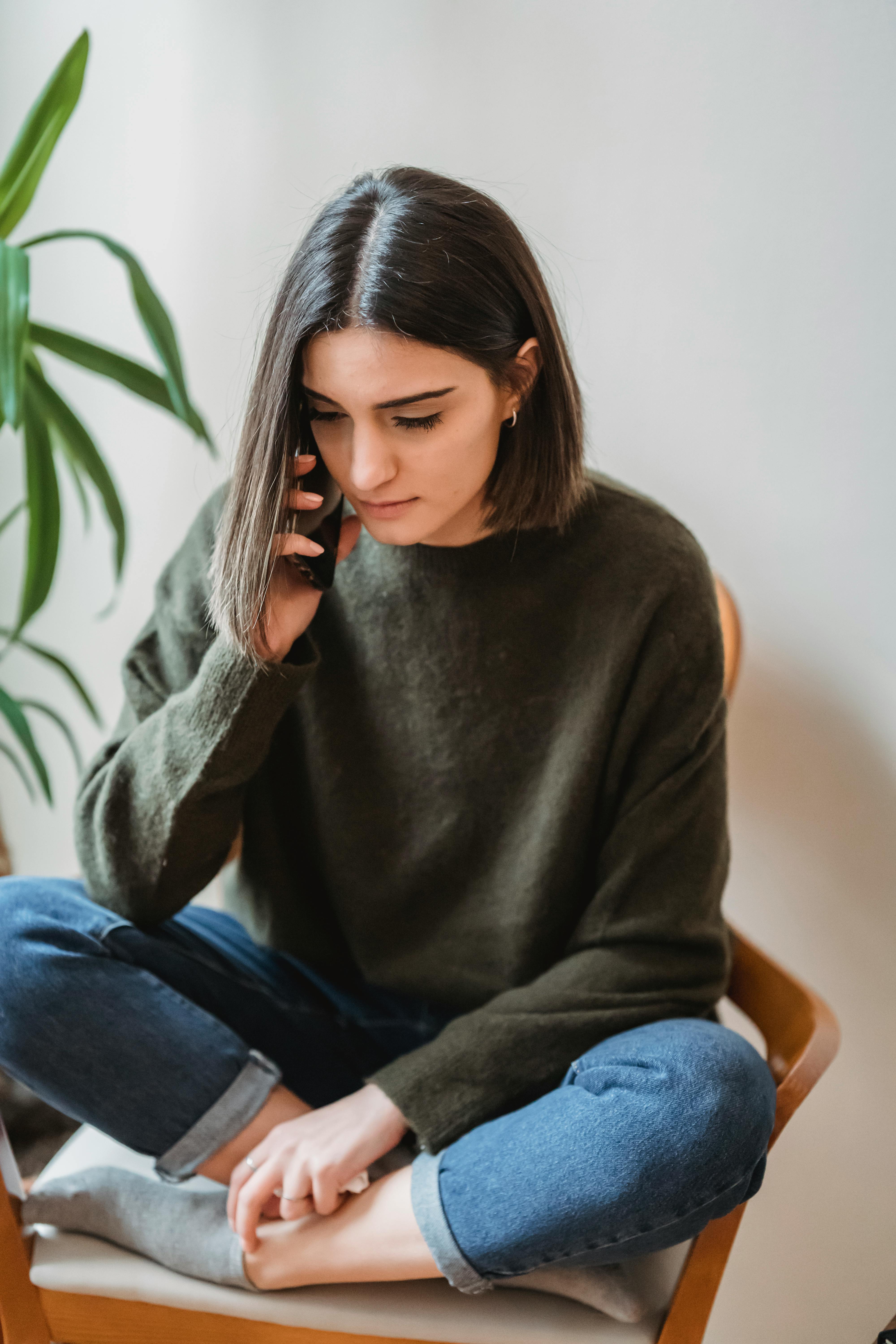 A serious woman on a call | Source: Pexels