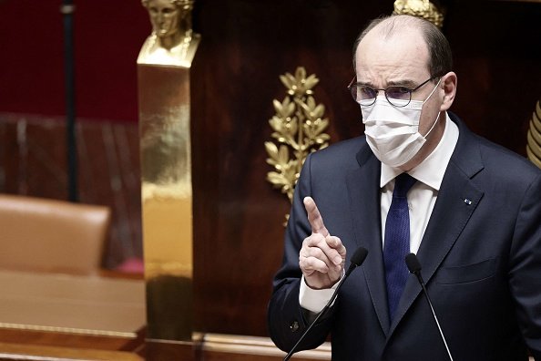 Jean Castex s'adresse aux députés au Sénat français, le 1er avril 2021.|Photo : Getty Images