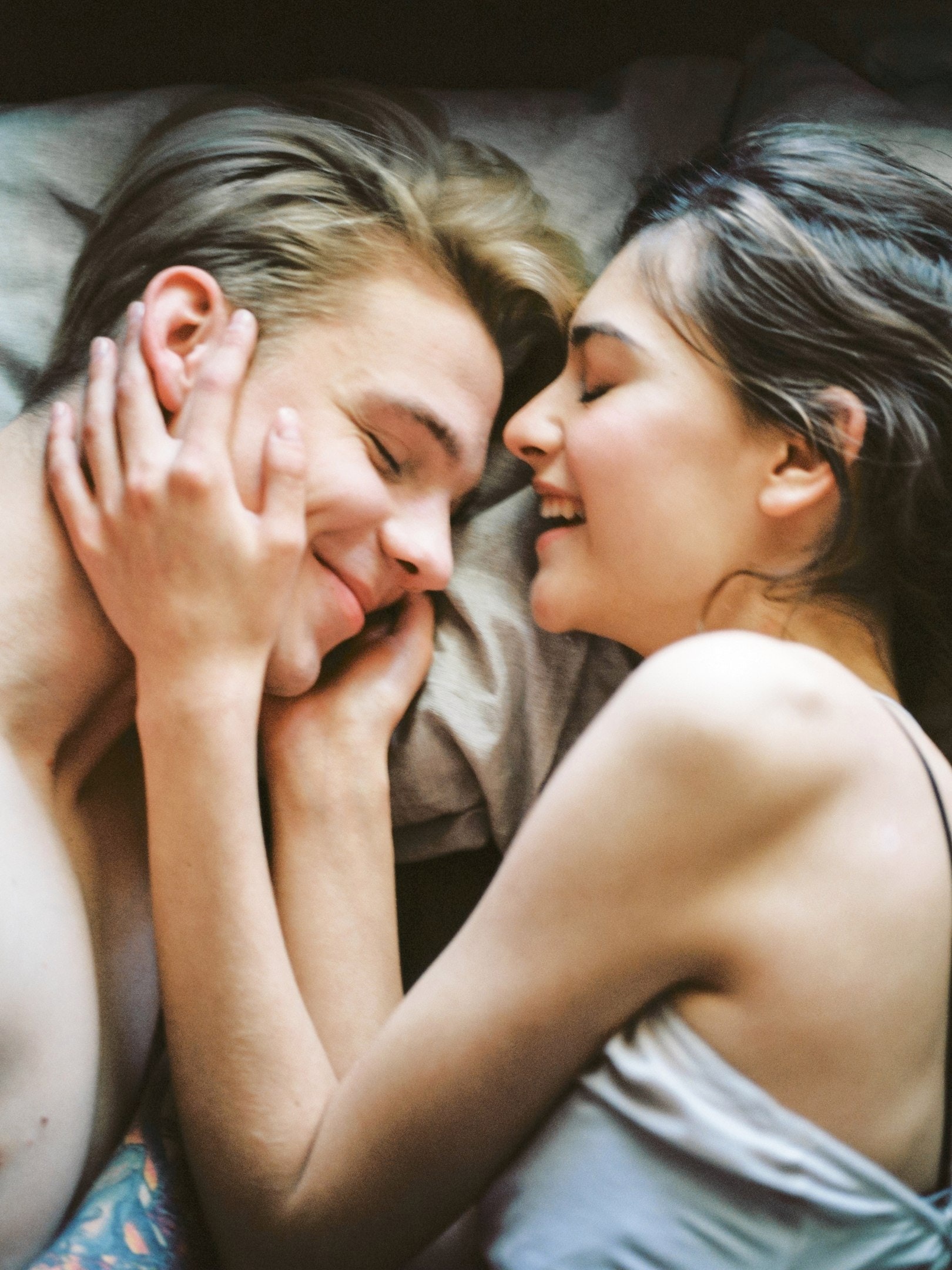 A couple laughing in bed. | Source: Pexels