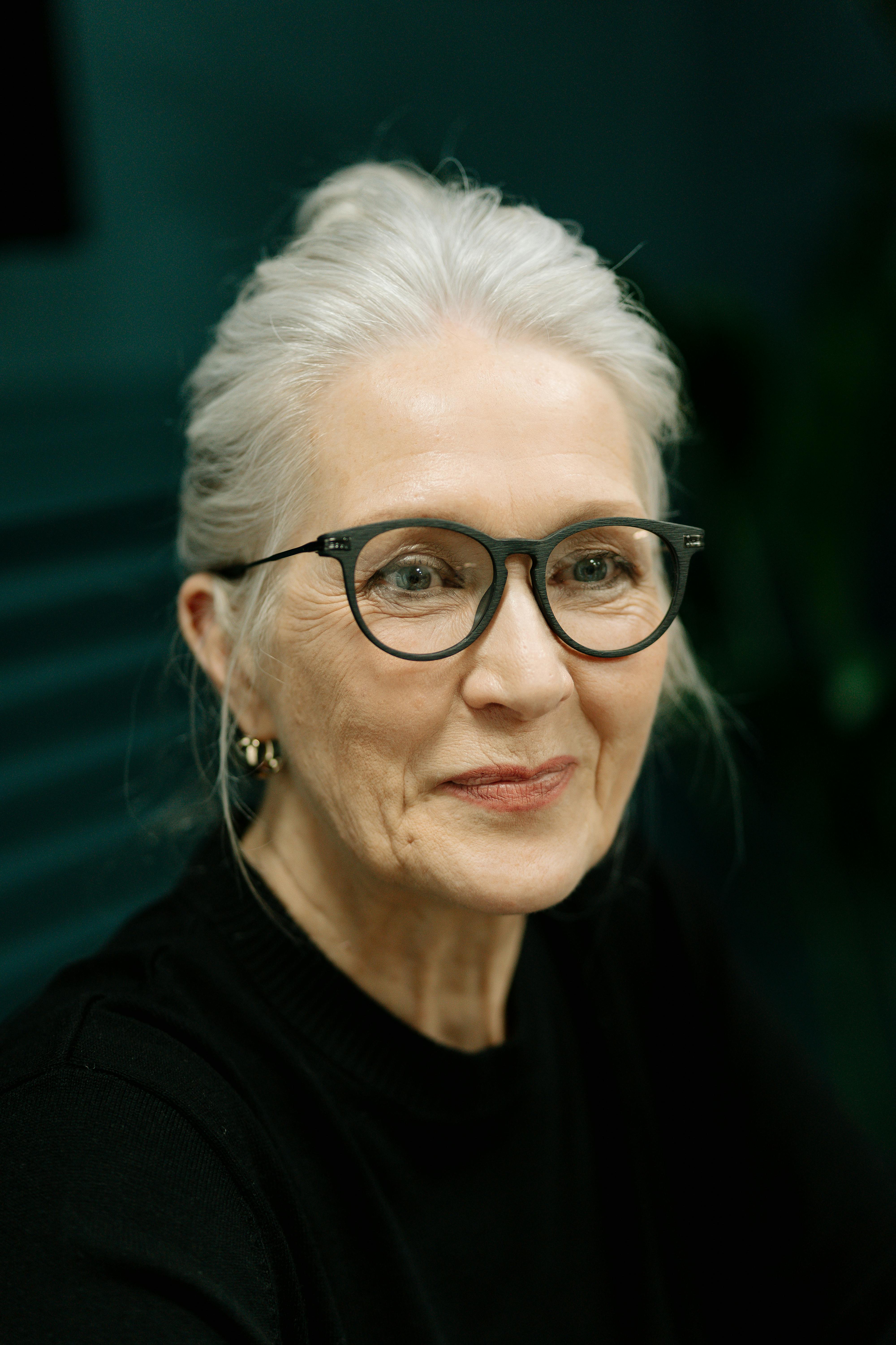 Senior woman smiling | Source: Pexels
