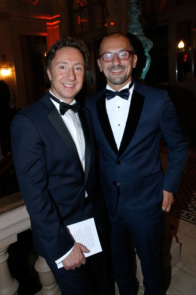 Stéphane Bern et Lionel Bounoua participent aux GQ Men of the Year Awards 2017 au Trianon le 15 novembre 2017 à Paris, France. | Photo : Getty Images